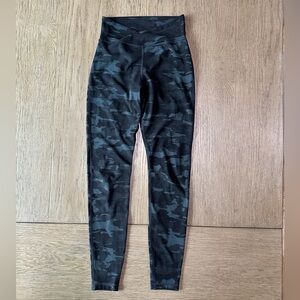 Alphalete Camo Print High-Rise Crossover Leggings Size Small